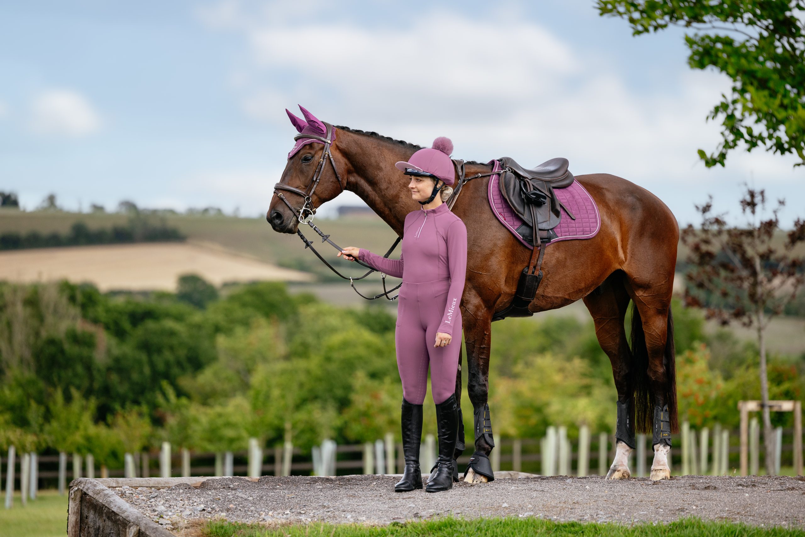 IT08267_lifestyle_suedeccsquare_mallow_11