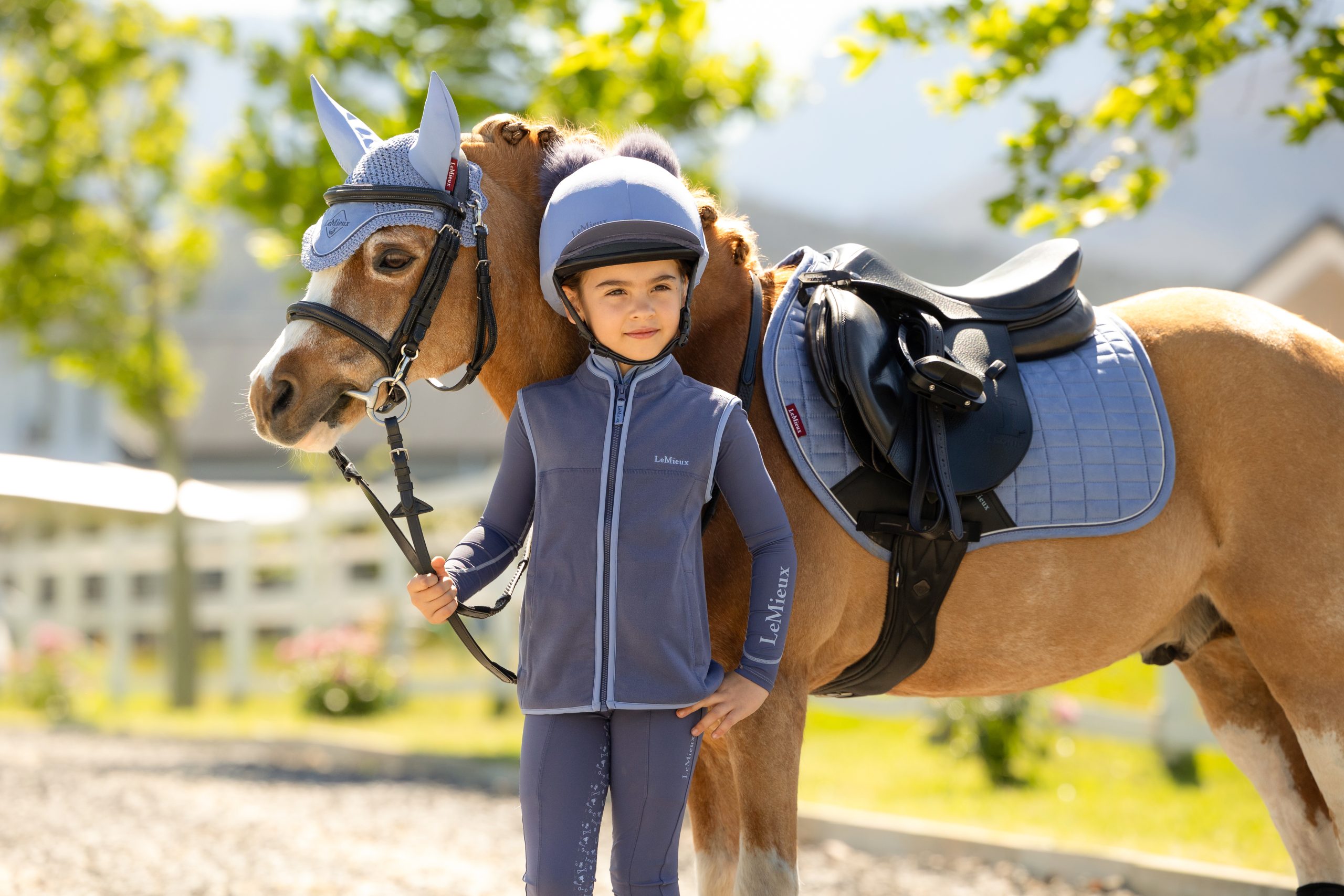 IT08280_lifestyle_minisuedeccsquare_powderblue_ 3