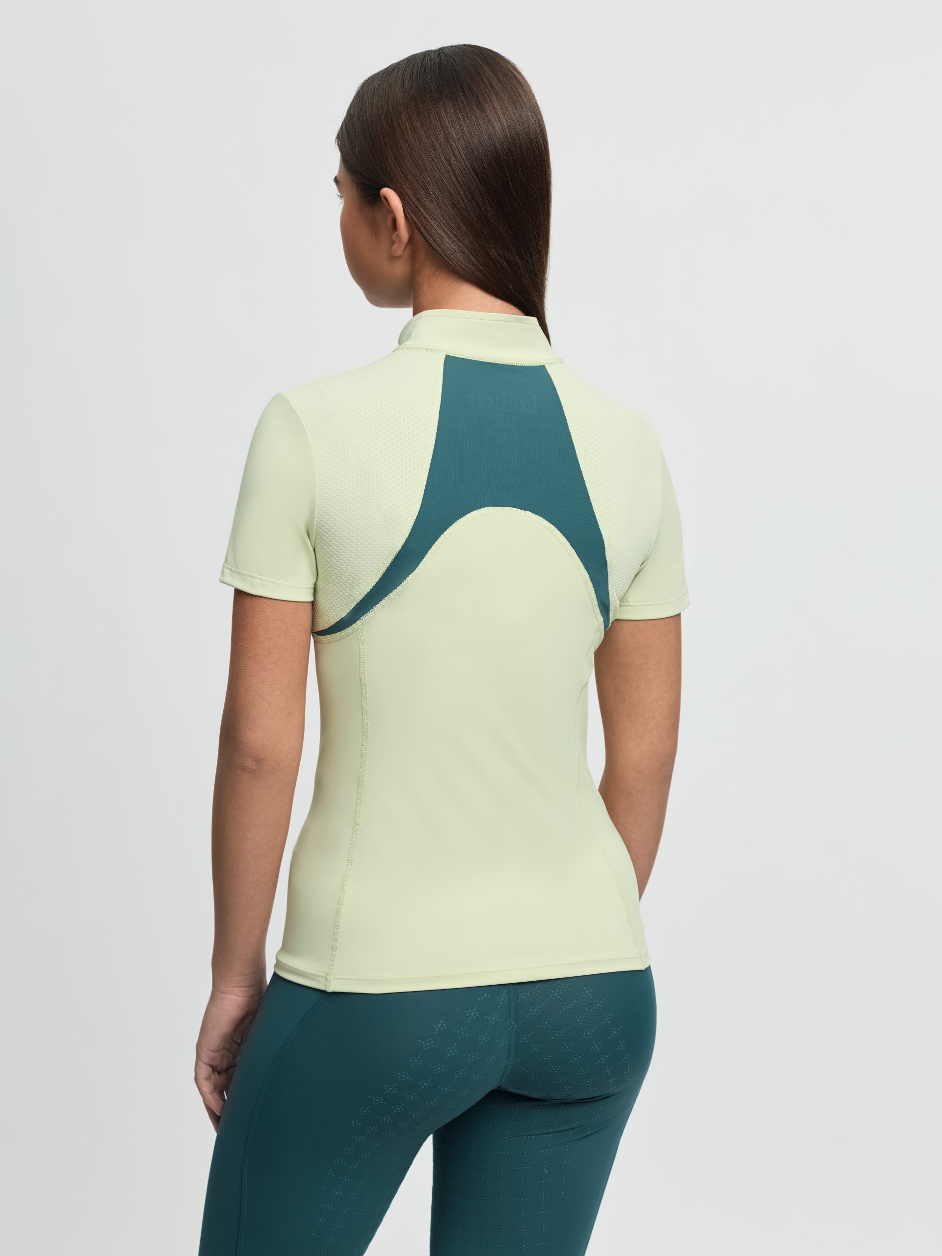 IT08865_studio_youngridermiamessbaselayer_macaron_002